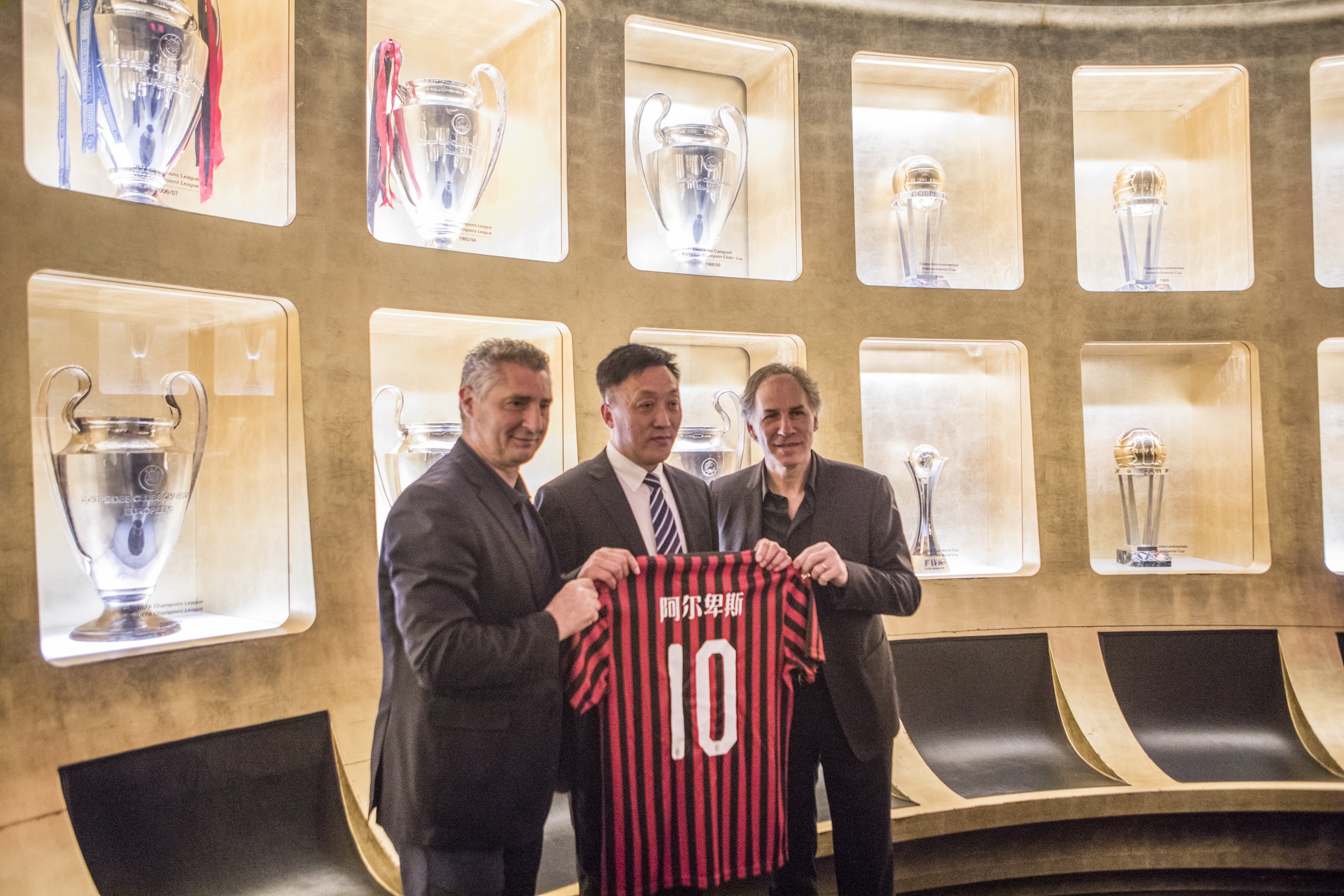 六台：皇马更衣室气氛紧张，阿隆索赛后没和队员有任何接触