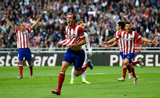 里夫斯：詹姆斯作为最伟大的球员，愿意为了正确选择牺牲自己