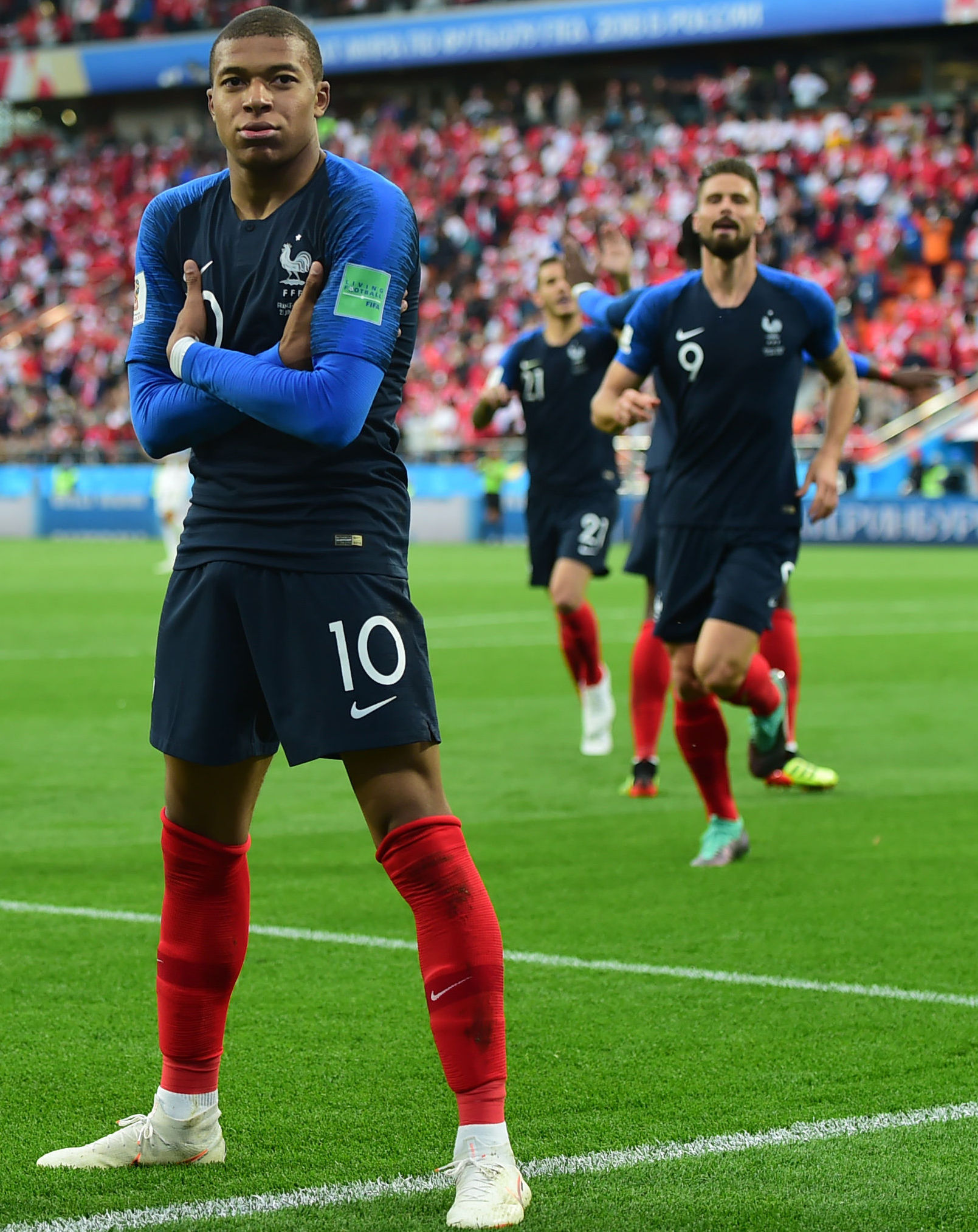 米多指责利物浦种族歧视萨拉赫，称杰拉德未受同等对待