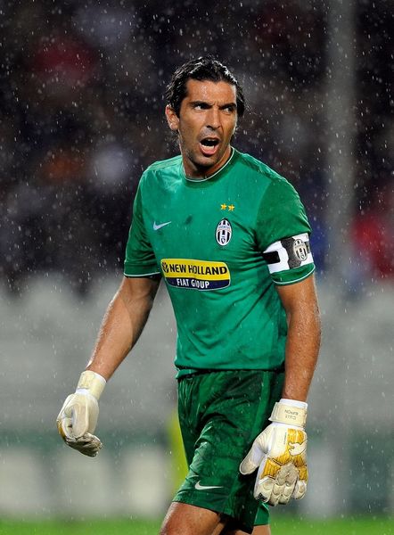 记者：多队关注赫塔16岁中场艾希霍恩，球员解约金1000-1200万