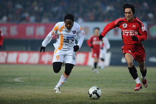 米体：斯帕莱蒂准备重新整合现有球员，由三中卫变阵四后卫