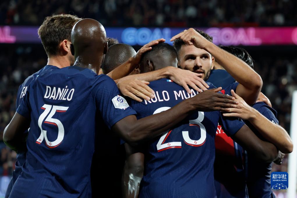 詹姆斯关键得分锁定胜局