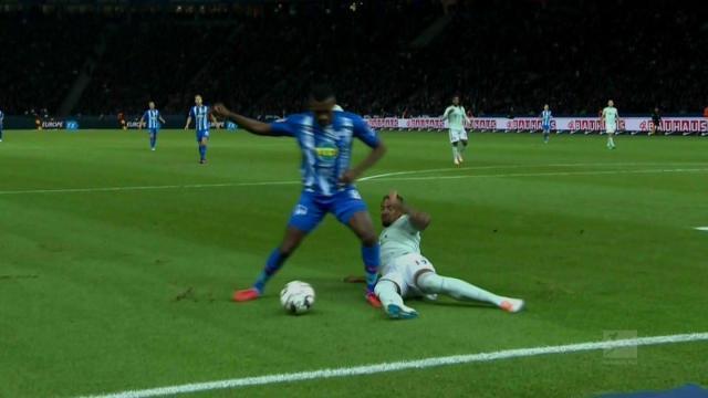 博洛尼亚门将斯科鲁普斯基：守门员首先必须会扑救，脚法其次