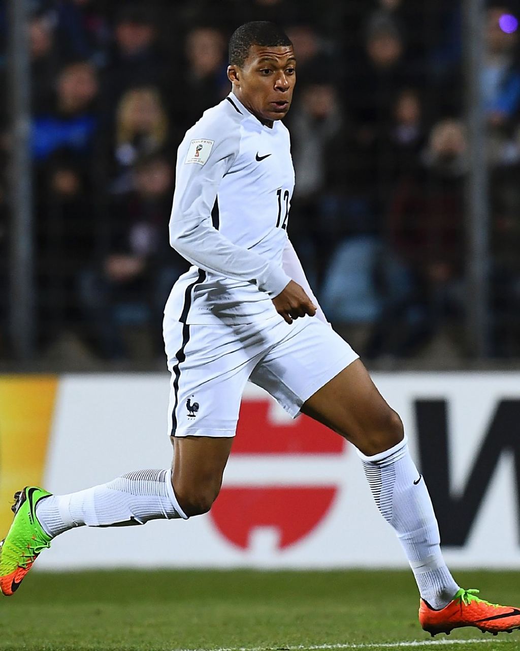 国脚徐新接近加盟云南玉昆，31岁中场驰援保级队，双赢还是冒险？